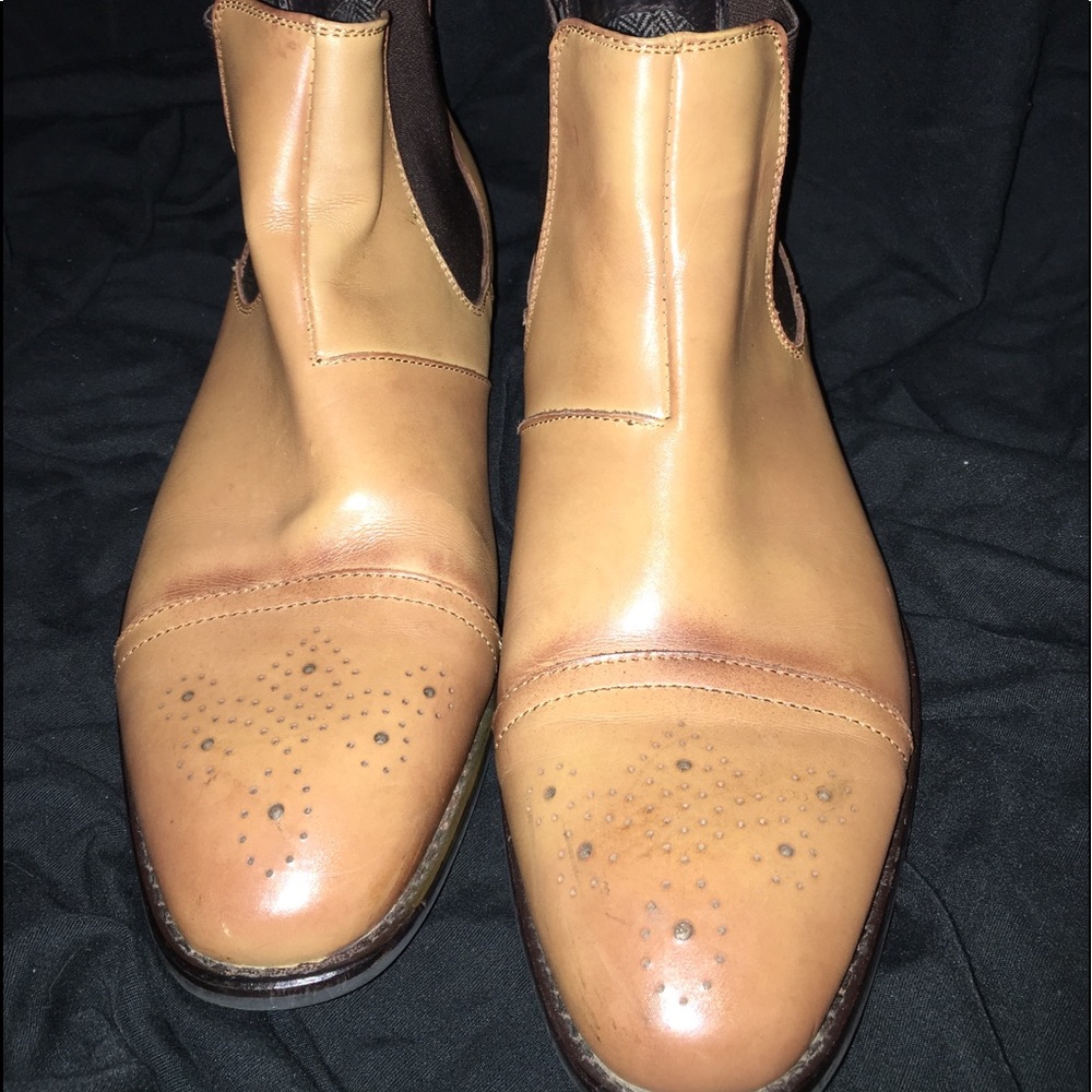 Men’s shoes in excellent condition.
